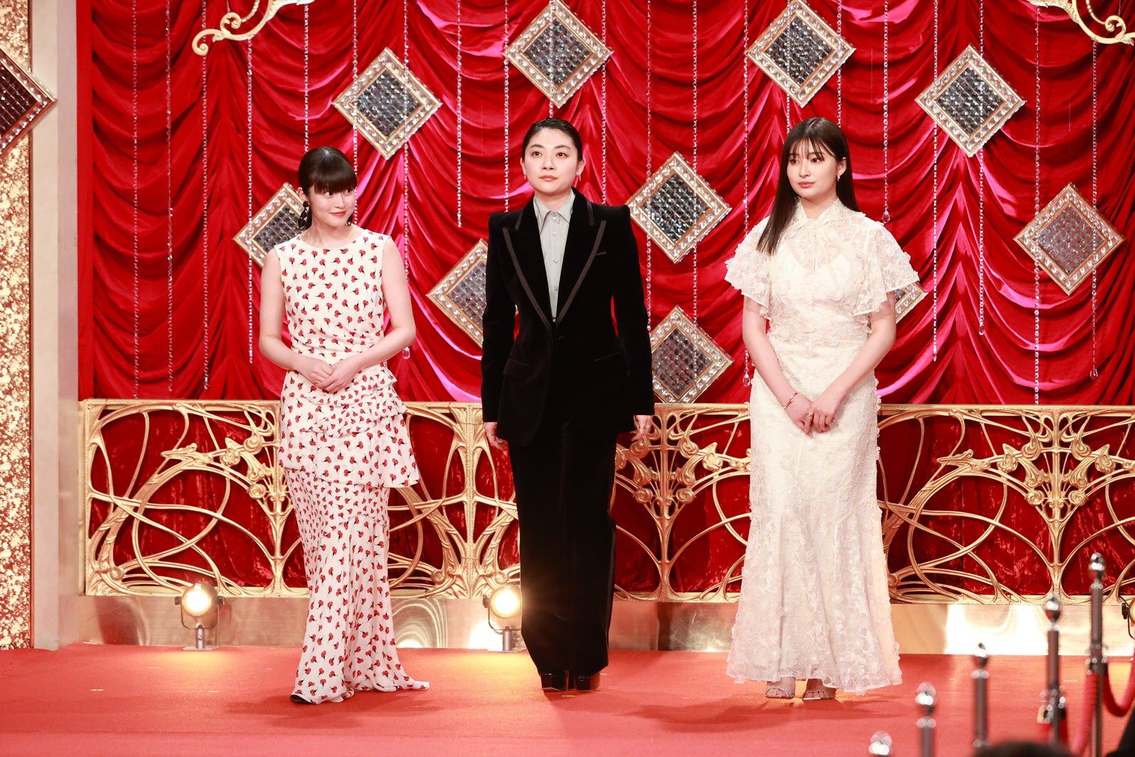 今田美桜、三浦透子、吉川愛（C）東京写真記者協会