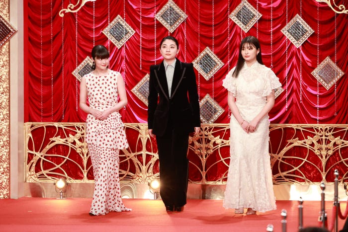 今田美桜、三浦透子、吉川愛(C)東京写真記者協会