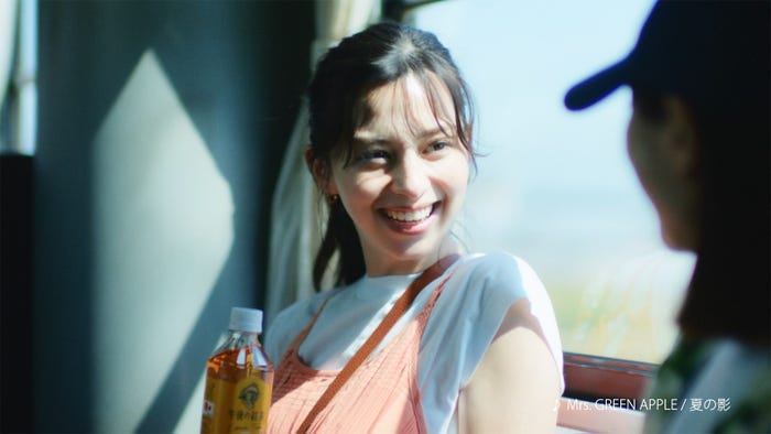 中条あやみ/新CM「夏の影」篇より(提供写真)