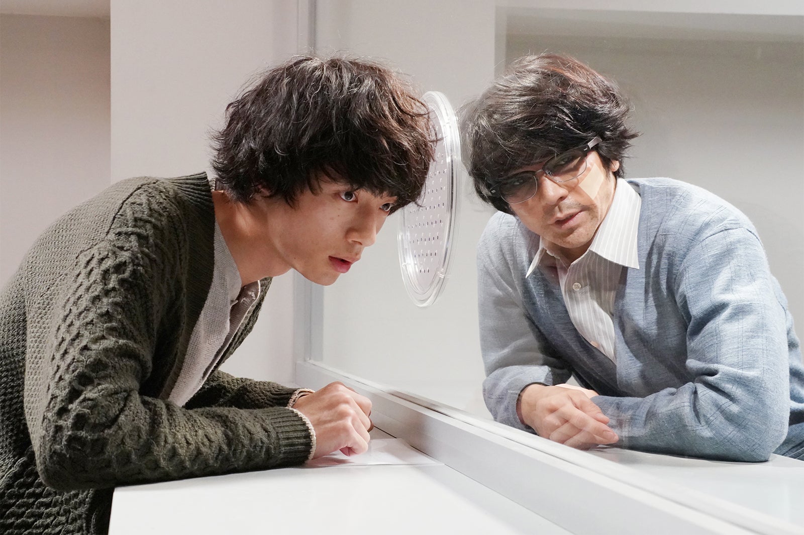 坂口健太郎、武田真治／「イノセンス～冤罪弁護士～」最終話より（C）日本テレビ