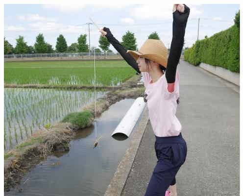NGT48荻野由佳、ザリガニと戯れる姿に反響「最高すぎる」
