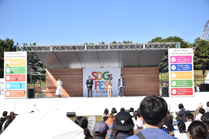 山田真以、斉藤猛区長、中町綾、中町JP (C)モデルプレス