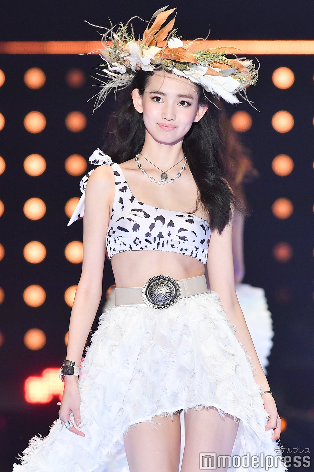 “菜々緒2世”黒木麗奈、スラリ美脚際立つ　抜群スタイルで会場魅了＜TGC2019S／S＞