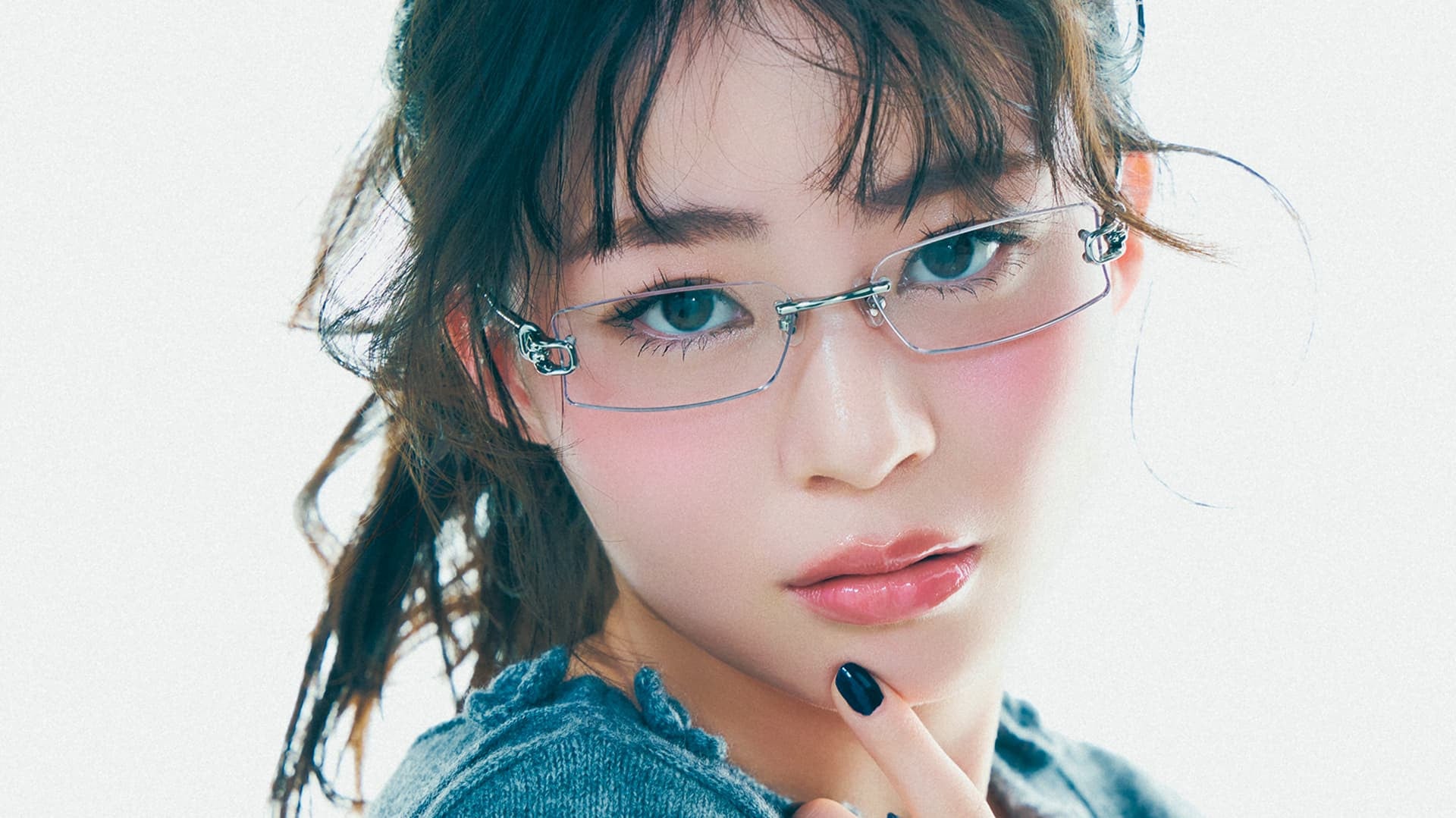 【プチプラ】ガーリー派にぴったり！ピンクが映える「リムレスメガネ」って？