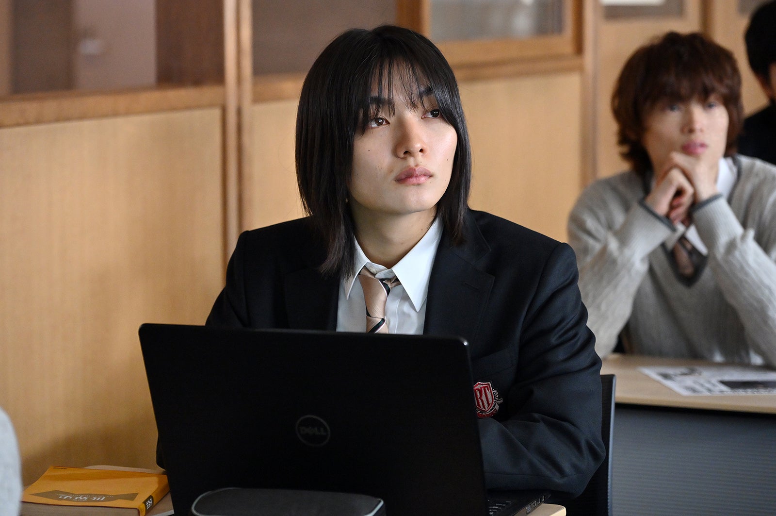 渡辺色「御上先生」第1話（C）TBS