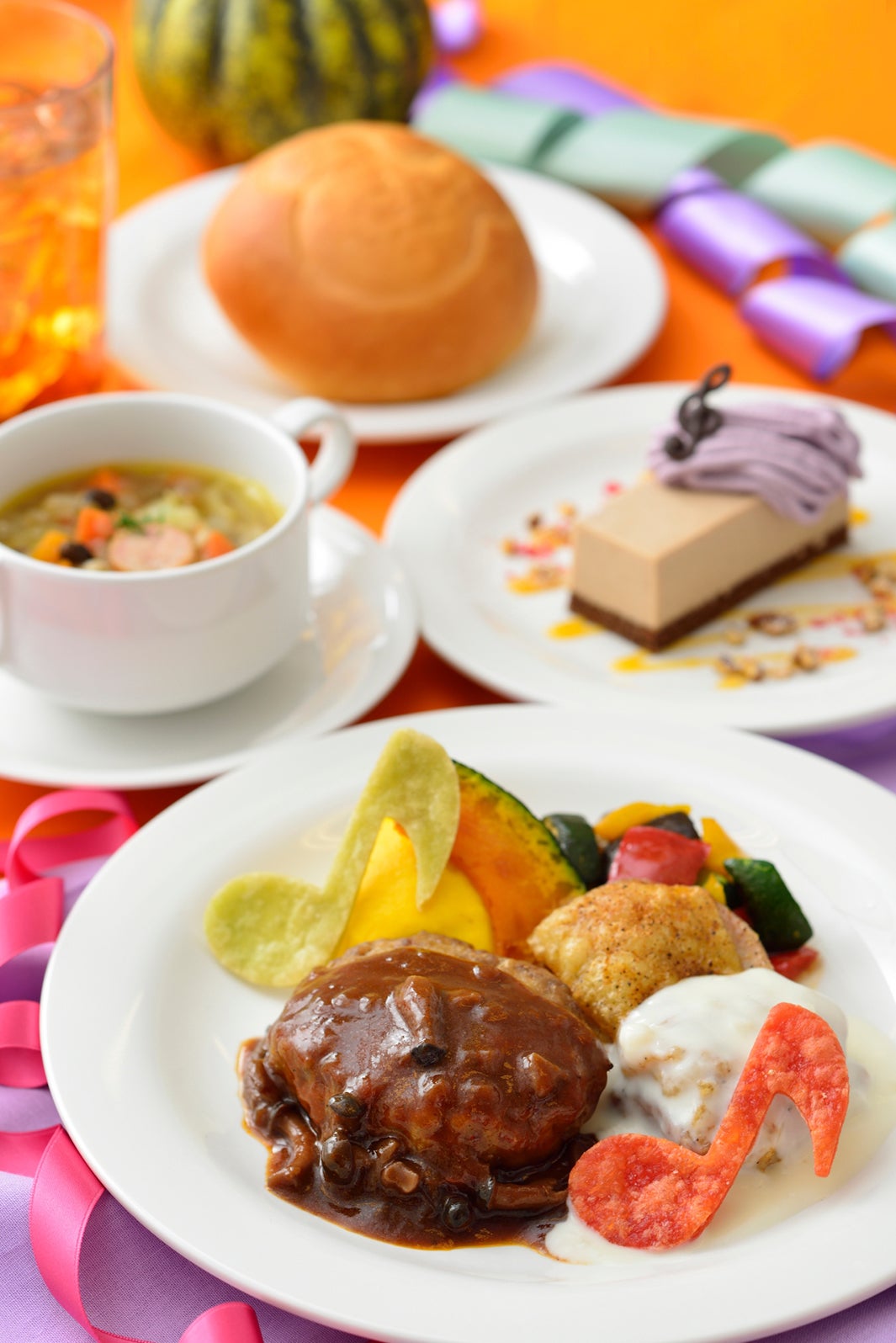 スペシャルセット1,940円／プラザパビリオン・レストラン（C）Disney