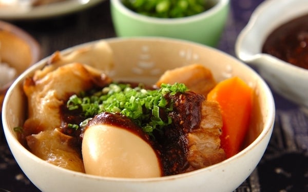 甘じょっぱい味が後を引く、ゴマみそダレおでん