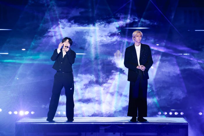吉田仁人、古川毅「Iris」(撮影:米山三郎/笹森健一)