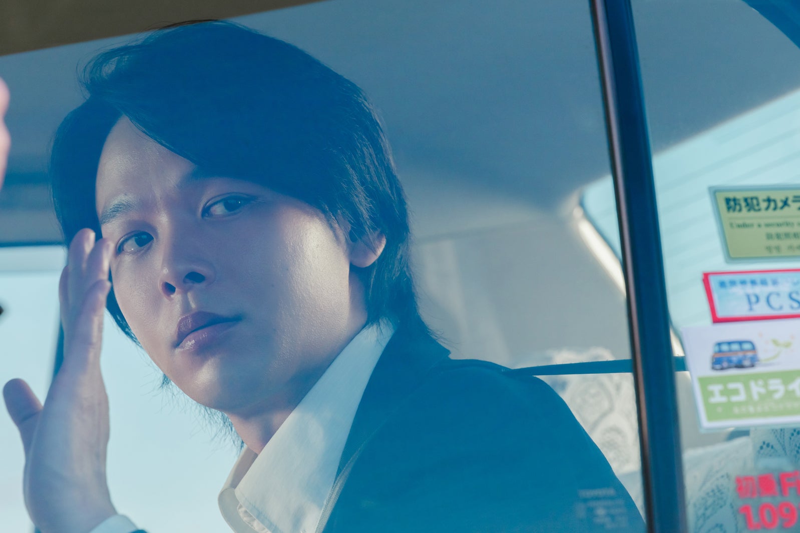 中村倫也「ノンレムの窓 2025・新春」より「前の車を追ってください」（C）日本テレビ