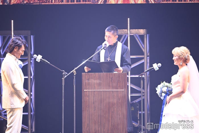 本並健治氏、前園真聖、丸山桂里奈(C)モデルプレス