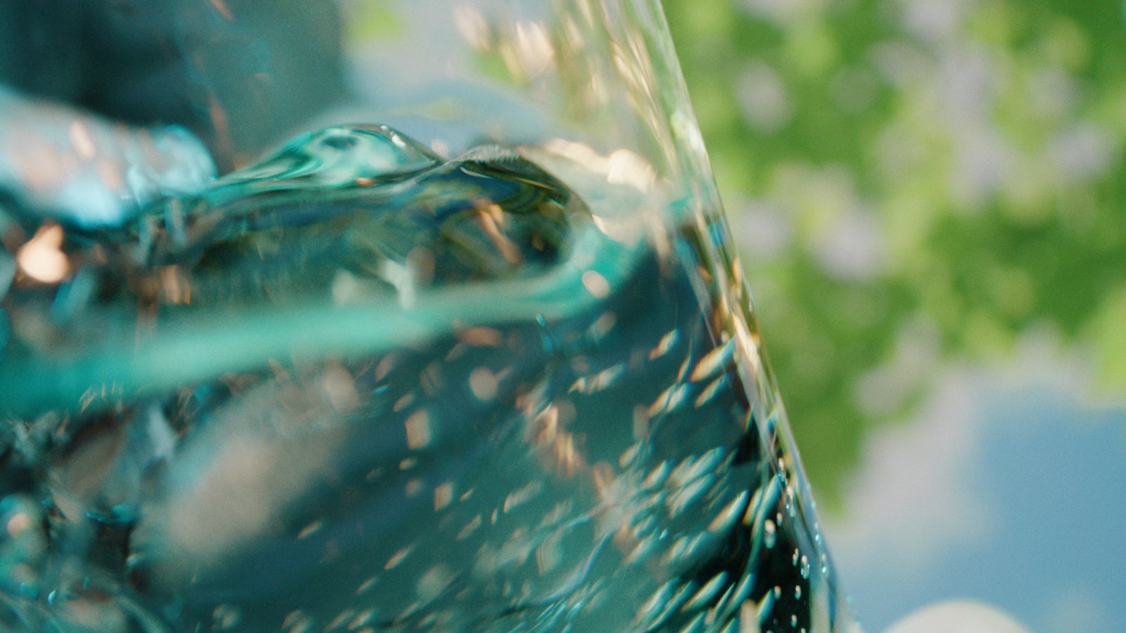 「平野紫耀はじめての翠ジンソーダ」篇より（提供写真）