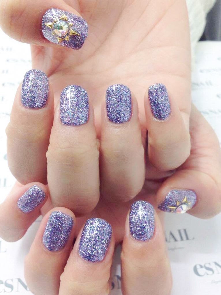 ラメで豪華に／画像提供：esNAIL