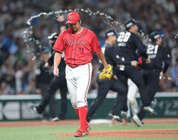 広島・新井監督 サヨナラ負け「西武の打線が振れている打者が多いので」連勝ストップも「（3本塁打）自信にしてもらいたい」