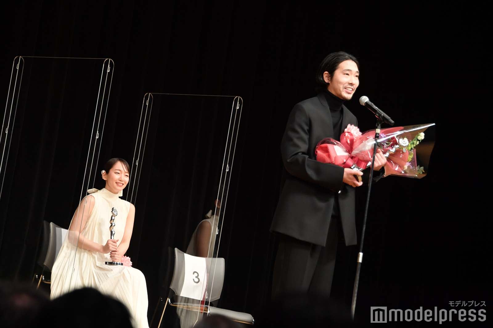 吉岡里帆、柄本佑 （C）モデルプレス