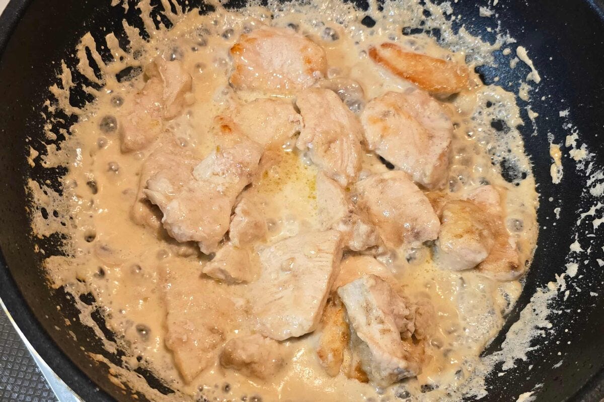 鶏むね肉のミルク煮・鶏戻す