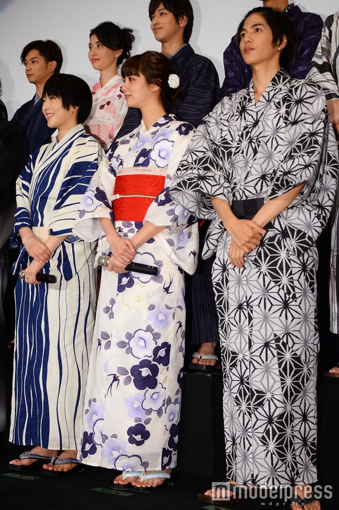 (左から)知英、新川優愛、志尊淳(C)モデルプレス