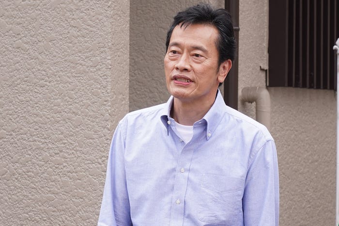 遠藤憲一/「親愛なる僕へ殺意をこめて」第1話より(C)フジテレビ