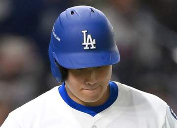 大谷翔平 第2打席は空振り三振 試合前に左膝炎症の影響で先発回避＆球宴辞退を発表も第1打席で今季21号先頭打者弾