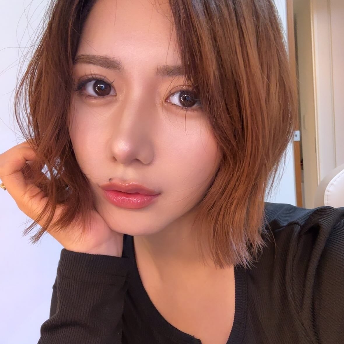 コスメ200個所持＆車1台分費やした美容研究…1周回って辿り着いたキャバ嬢・ななみん激推しツヤ肌ファンデ「お直しなしで家に帰って来てもいい感じ」【モデルプレスインタビュー】