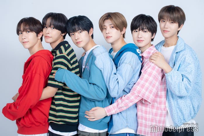 NCT WISH(左から)リョウ、リク、ユウシ、シオン、サクヤ、ジェヒ(C)モデルプレス