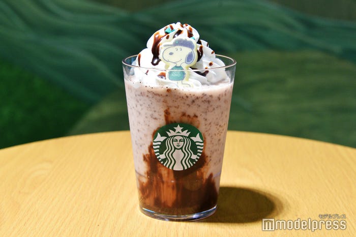 ジョー カインド スヌーピー キャラメル チョコレート オーツミルク フラペチーノ¥720(C)モデルプレス