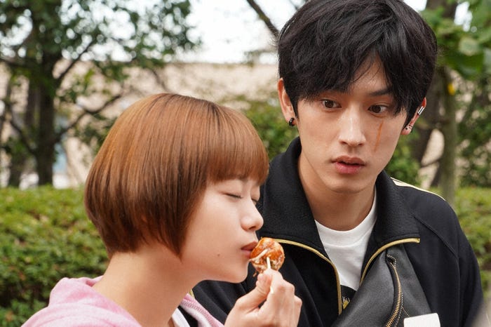 杉咲花、杉野遥亮 「恋です!~ヤンキー君と白杖ガール~」第6話より(C)日本テレビ