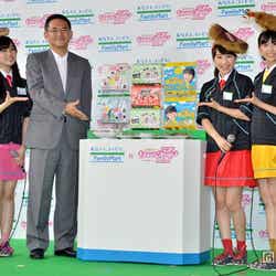 (左より)有安杏果、佐々木彩夏、代表取締役社長 中山勇、百田夏菜子、玉井詩織、高城れに