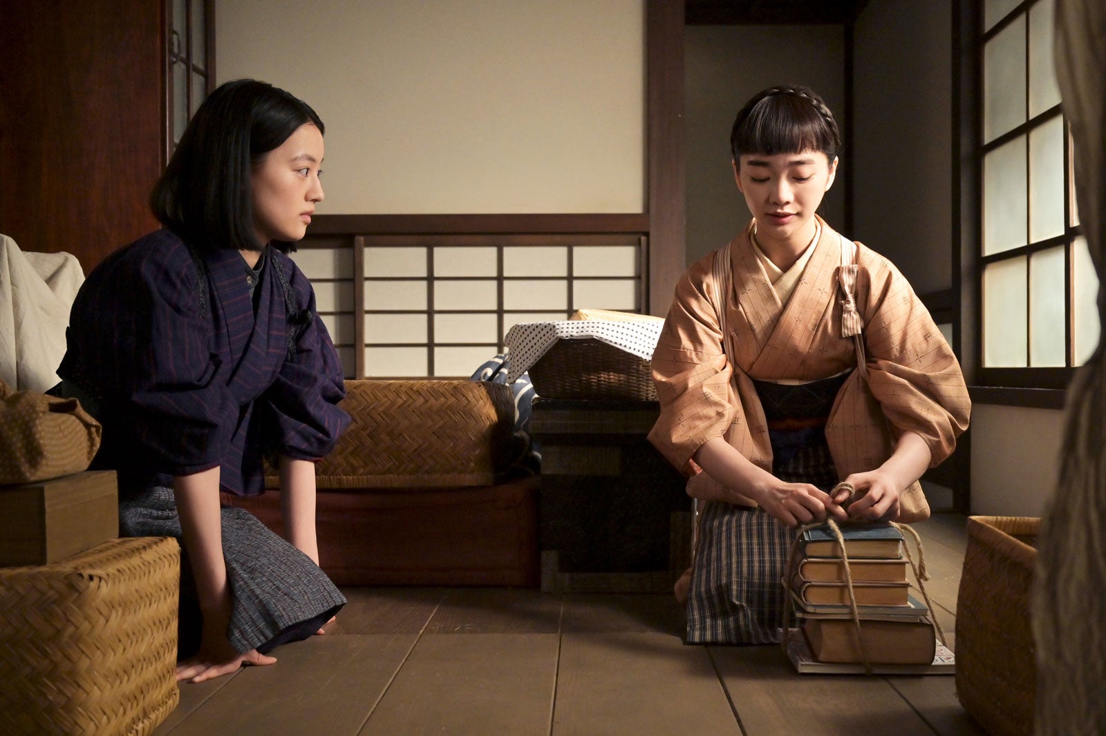 上坂樹里、見上愛「風、薫る」第68話（C）NHK