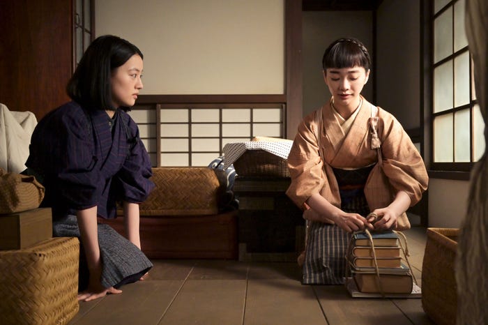 上坂樹里、見上愛「風、薫る」第68話(C)NHK