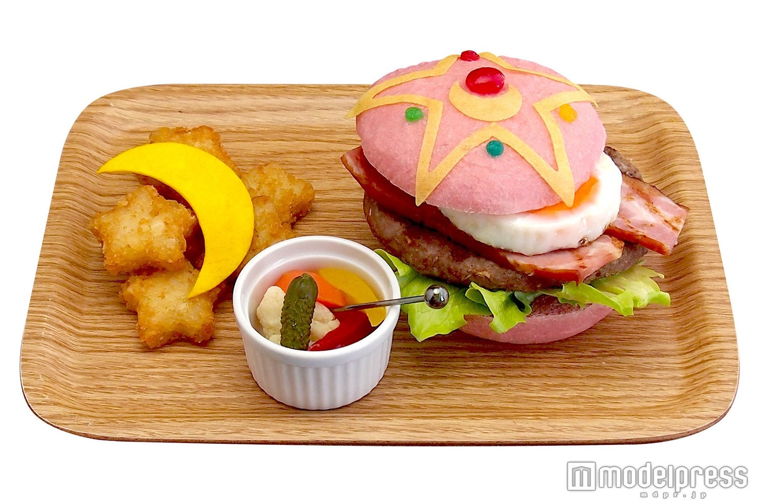 「セーラームーン」キャラやアイテムが可愛いフードに変身!「CHIBIUSA Cafe」限定オープン