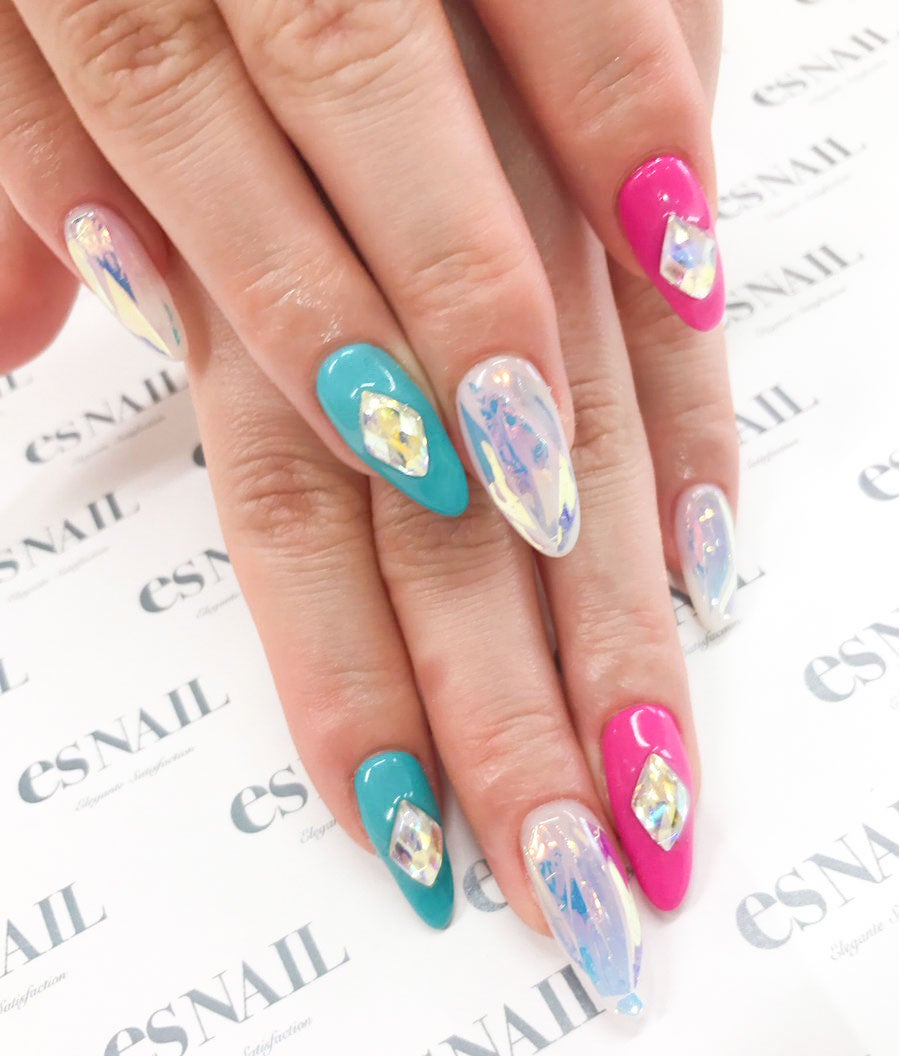 大人女子にピッタリ／画像提供：esNAIL