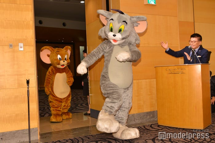 突如会見に登場したトムとジェリー(C)モデルプレス