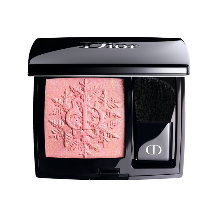 Diorクリスマスコフレ 雪の結晶 が美しい 煌めくアイシャドウ リップなど限定アイテムお目見え モデルプレス Diorクリスマスコフレ 雪の結晶 が美しい 煌めくアイシャドウ リップなど限定アイテムお目見え モデルプレス