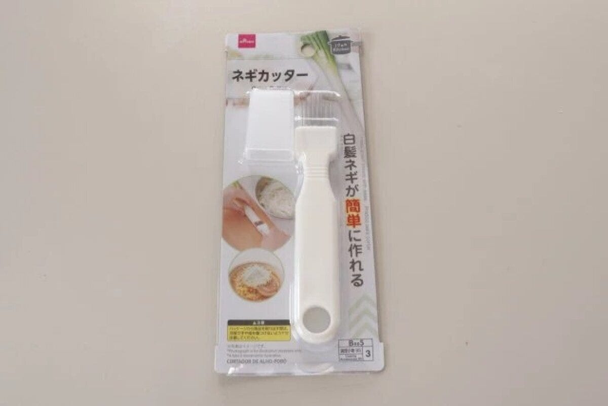 ダイソーの進化系便利グッズ ダイソーのネギカッターのパッケージ