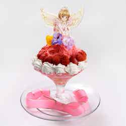 さくらピンクのふわふわかき氷¥1,690 (C)CLAMP・ST/講談社・NEP・NHK