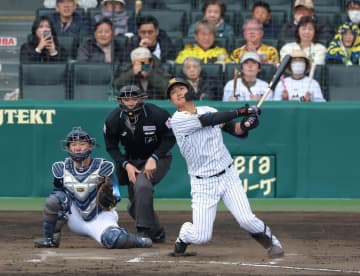 阪神 野手転向の西純矢が決勝タイムリー！154キロを執念の中前打で甲子園が大歓声 新助っ人ルーカスは3回無失点で開幕ローテ前進