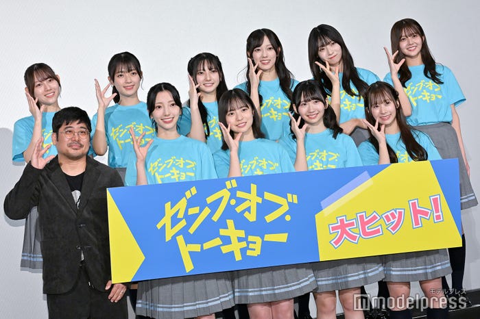 (後列左から)平岡海月、平尾帆夏、竹内希来里、清水理央、宮地すみれ、山下葉留花(前列左から)熊切和嘉監督、小西夏菜実、正源司陽子、藤嶌果歩、石塚瑶季(C)モデルプレス