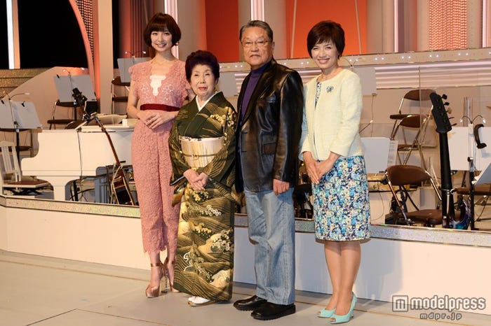 NHK総合「第20回 家族で選ぶにっぽんの歌」(3月29日(土)/午後7時30分より)/(左より)篠田麻里子、二葉百合子さん、伊東四朗、榊原郁恵