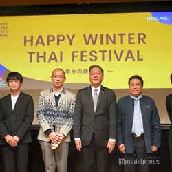 左から:蔦屋書店 店長 湯澤洋介氏、無印良品 銀座 総店長 成川卓也氏、タイ国大使館商務参事官事務所 商務公使 チャンタパット・パンジャマーノン氏、駐日タイ王国特命全権大使 ウィッチュ・ウェチャーチーワ氏、タイ国政府観光庁 東京事務所 所長 カジョンデート アピチャートラクン氏、漫画家 小林眞理子氏(C)モデルプレス