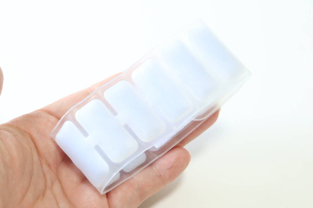 ダイソーのクールリストバンドは28℃以下で自然凍結する