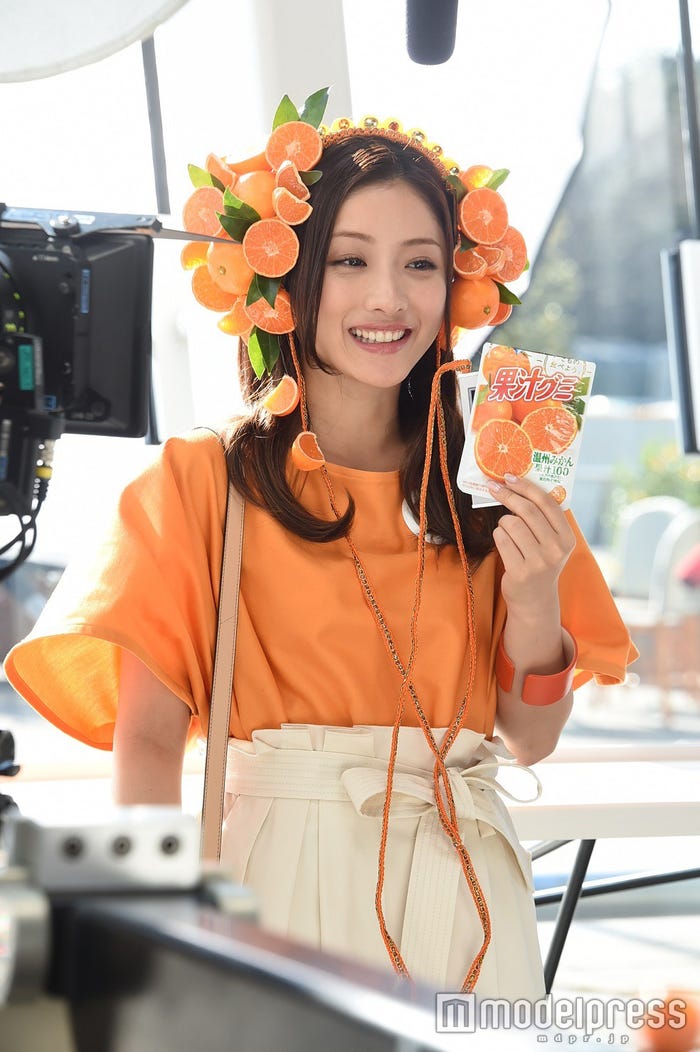 石原さとみ/新TVCM「ヘッドホンみかん」篇メイキングより