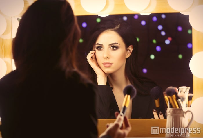 がっかりだ 男性が冬デートの待ち合わせ中に彼女にしてほしくないこと4つ モデルプレス