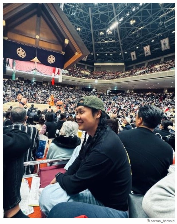 「VIVANT」チンギス役・バルサー、来日ショット公開 相撲観戦で日本満喫