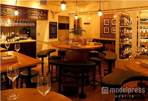 世界中のワインがずらり／画像提供：野菜がおいしいダイニング LONGING HOUSE