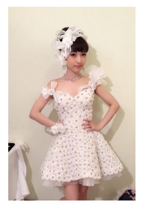 純白のミニウェディングドレスで魅了した神田沙也加／オフィシャルブログ（Ameba）より【モデルプレス】
