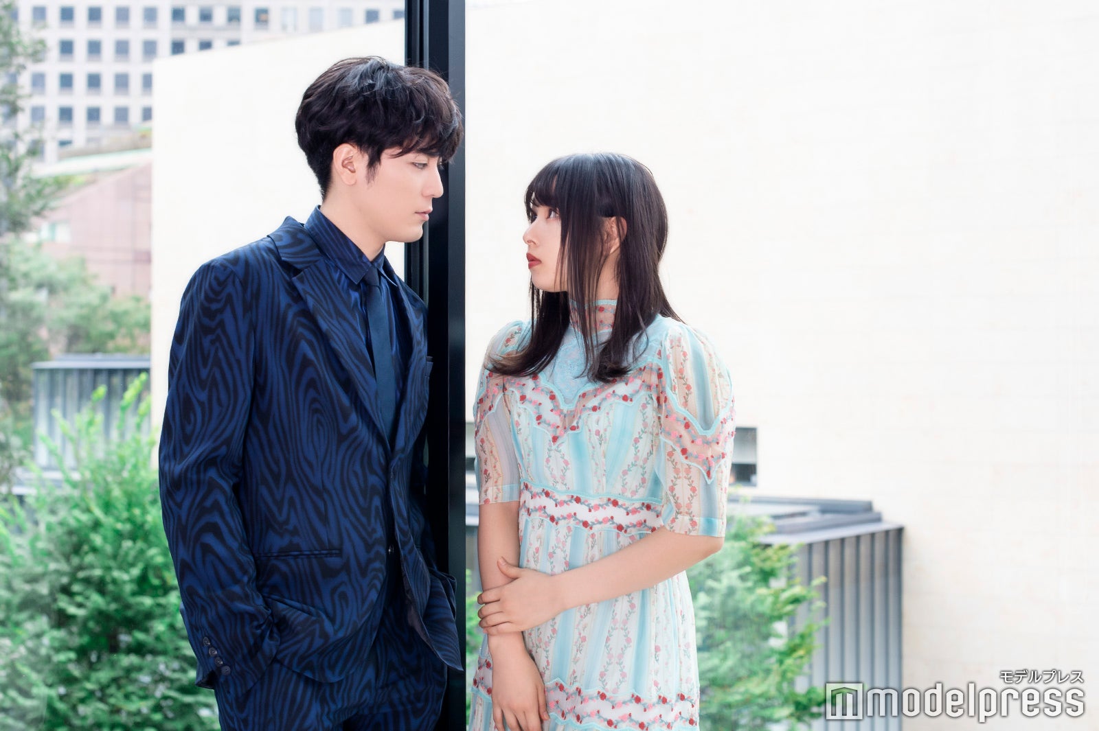 間宮祥太朗、桜井日奈子（C）モデルプレス