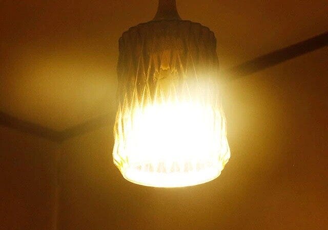 ダイソーのLED電球人感センサー付き（40W形相当、昼白色）3