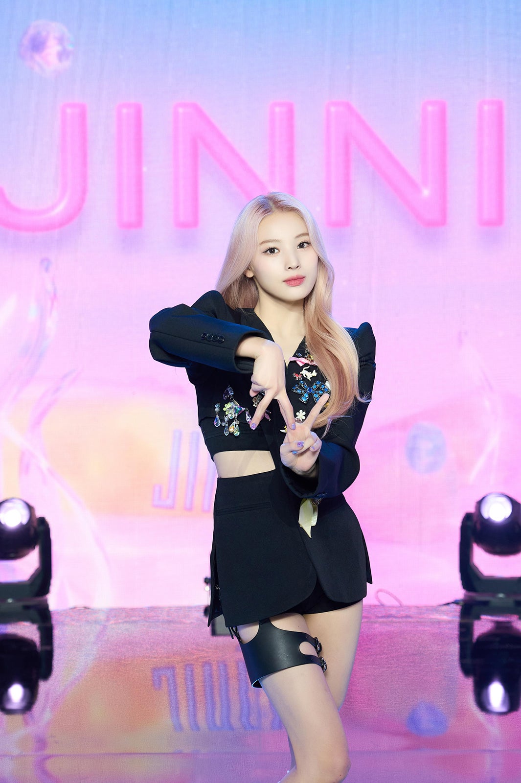 JINNI（写真提供：JYPエンターテインメント）