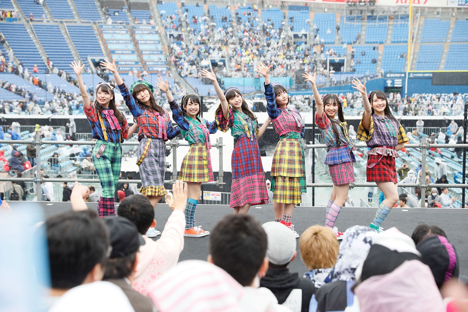 「AKB48グループ春のLIVEフェスin横浜スタジアム」（C）AKS