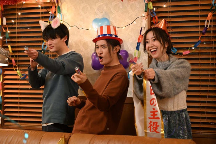 藤原大祐、向井康二、黒川智花「リビングの松永さん」第7話より(C)カンテレ